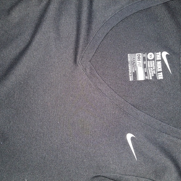 XS nike dry fit v neck - Picture 2 of 2